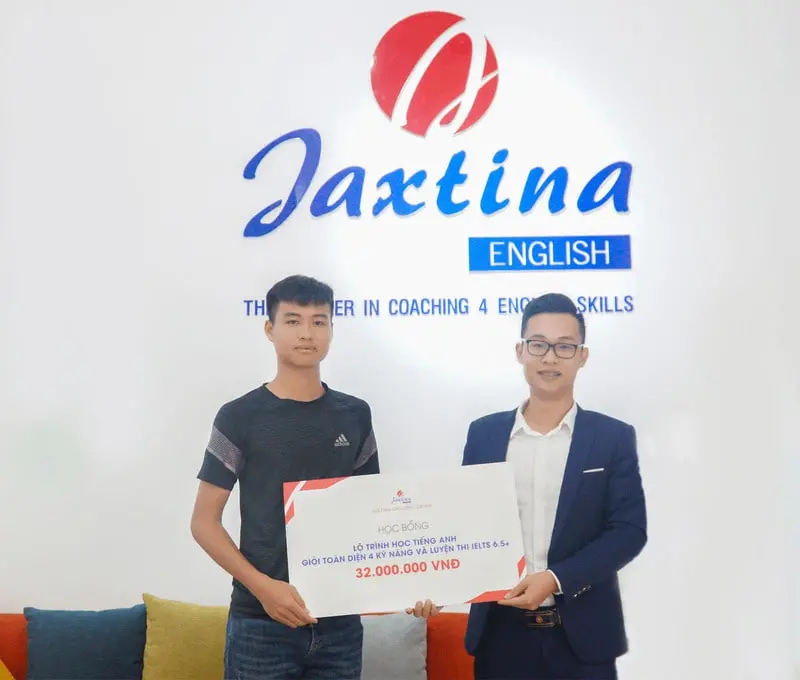Thủ khoa khối A toàn quốc Vũ Đức Anh nhận học bổng trọn gói lộ trình tiếng Anh cao cấp của Jaxtina English