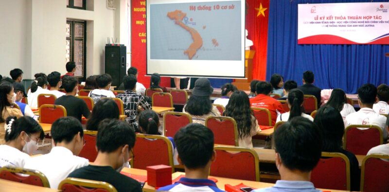 ký kết hợp với tác học viện bưu chính