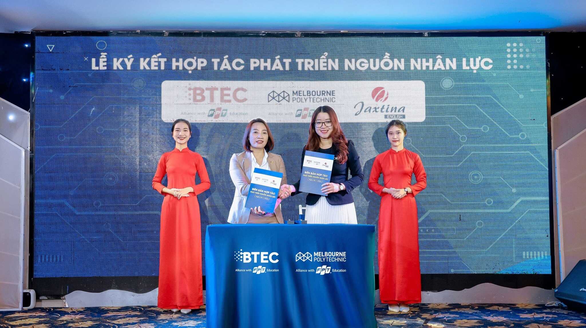 Jaxtina ký hợp tác phát triển nguồn nhân lực với Cao đẳng Anh quốc BTEC FPT