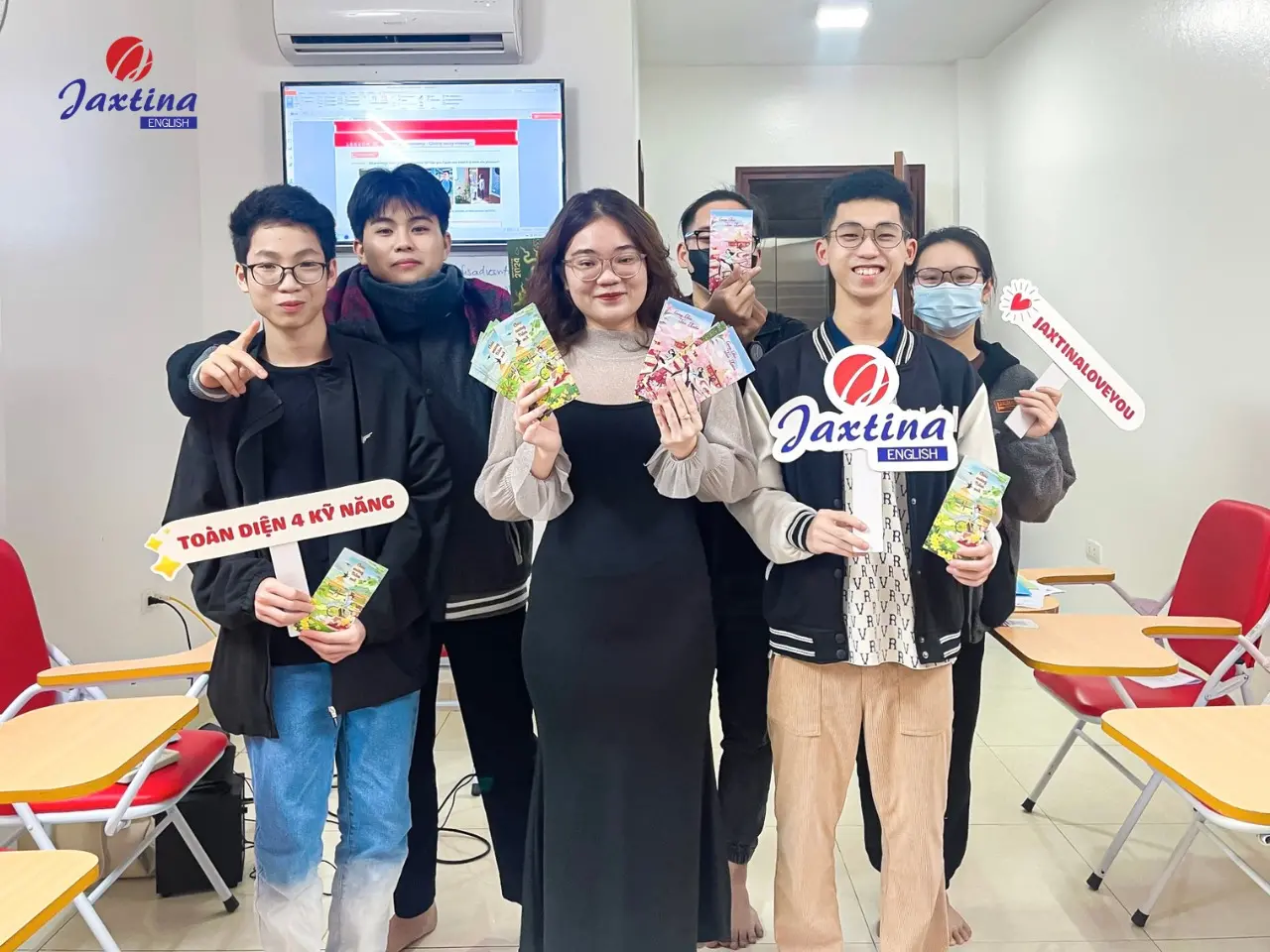 Học viên Jaxtina náo nức trở lại lớp học sau Tết Nguyên Đán