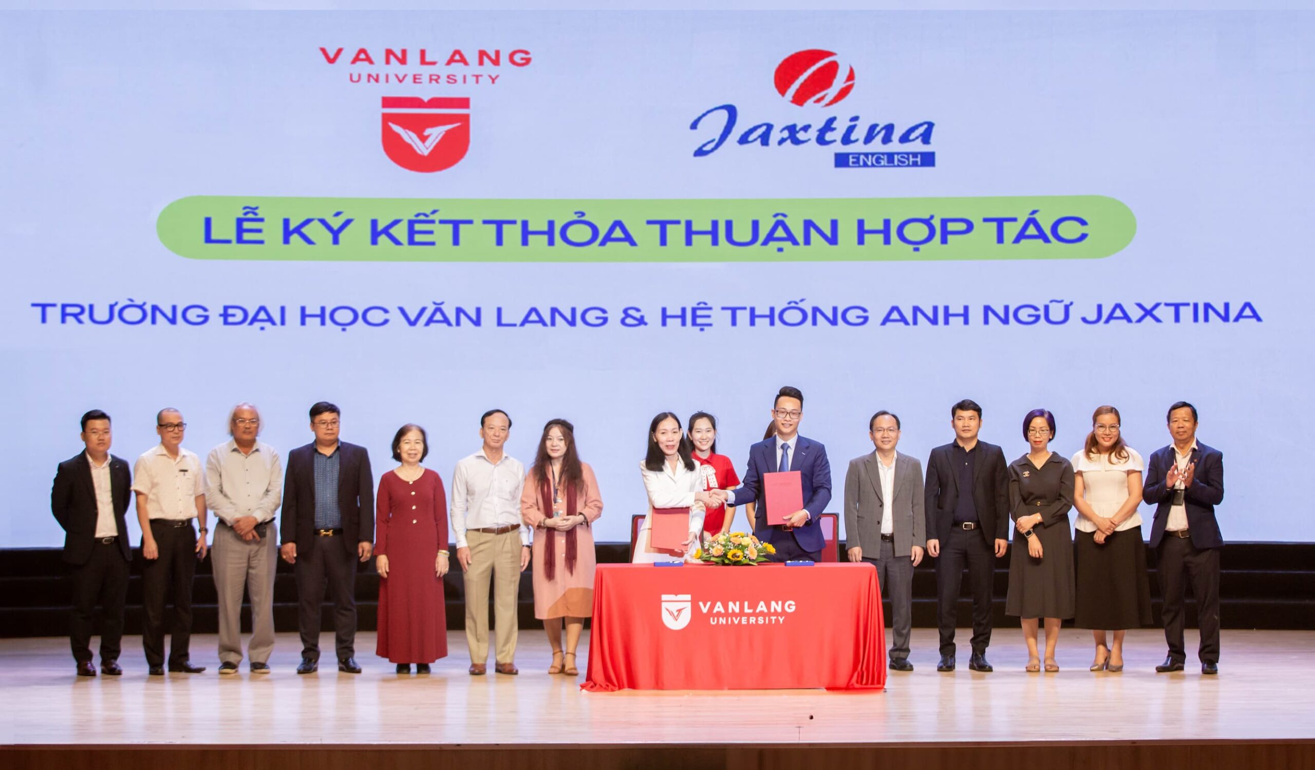 Toàn cảnh buổi Lễ ký kết hợp tác giữa Trường Đại học Văn Lang và Hệ thống Anh ngữ Jaxtina