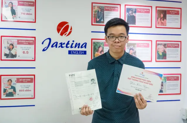 luyen-thi-ielts-7-0-tran-duc-ngoc-cam-chung-chi