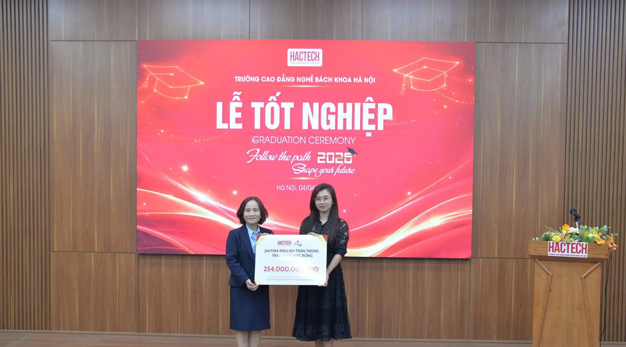 JAXTINA ENGLISH TRAO HỌC BỔNG TẠI HACTECH – TIẾP LỬA HÀNH TRÌNH TƯƠNG LAI